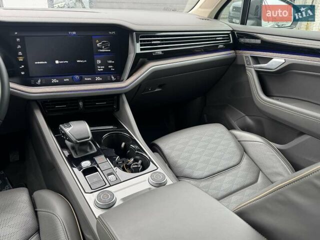 Серый Фольксваген Туарег, объемом двигателя 2.97 л и пробегом 158 тыс. км за 57900 $, фото 46 на Automoto.ua