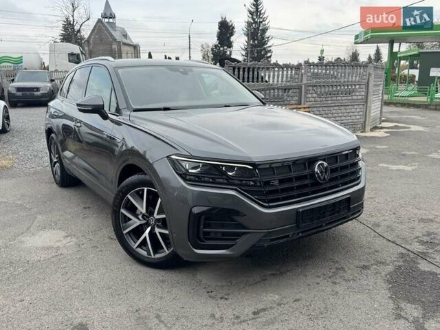 Серый Фольксваген Туарег, объемом двигателя 2.97 л и пробегом 158 тыс. км за 57900 $, фото 63 на Automoto.ua