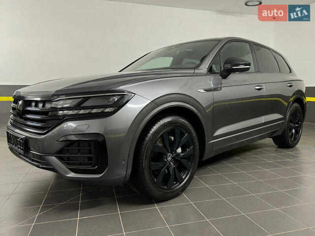 Серый Фольксваген Туарег, объемом двигателя 3 л и пробегом 141 тыс. км за 57999 $, фото 17 на Automoto.ua