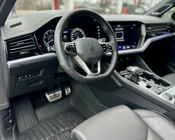 Серый Фольксваген Туарег, объемом двигателя 2.99 л и пробегом 135 тыс. км за 57000 $, фото 10 на Automoto.ua