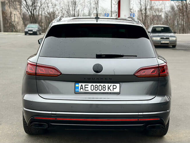 Серый Фольксваген Туарег, объемом двигателя 2.99 л и пробегом 135 тыс. км за 57000 $, фото 1 на Automoto.ua