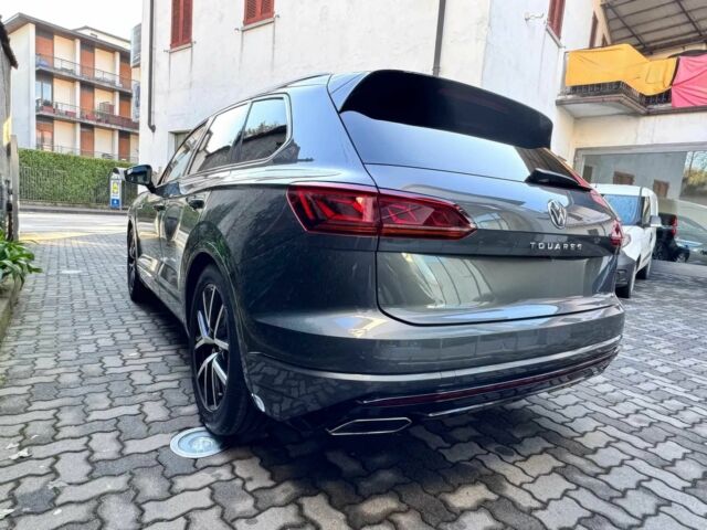 Сірий Фольксваген Туарег, об'ємом двигуна 3 л та пробігом 15 тис. км за 30000 $, фото 2 на Automoto.ua