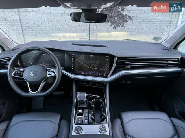 Серый Фольксваген Туарег, объемом двигателя 2.97 л и пробегом 156 тыс. км за 55300 $, фото 26 на Automoto.ua