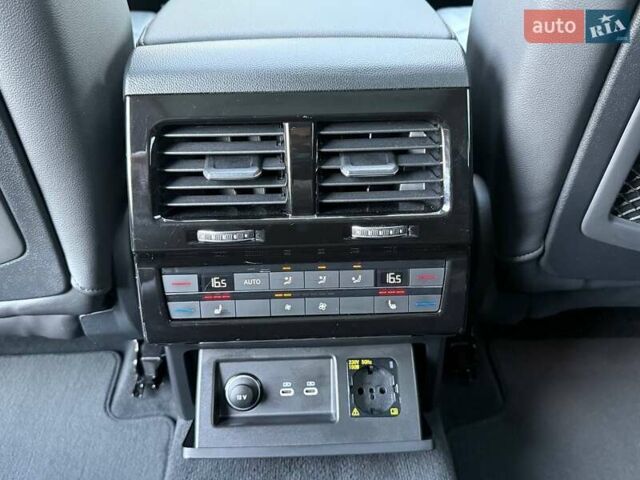 Серый Фольксваген Туарег, объемом двигателя 2.97 л и пробегом 156 тыс. км за 55300 $, фото 48 на Automoto.ua