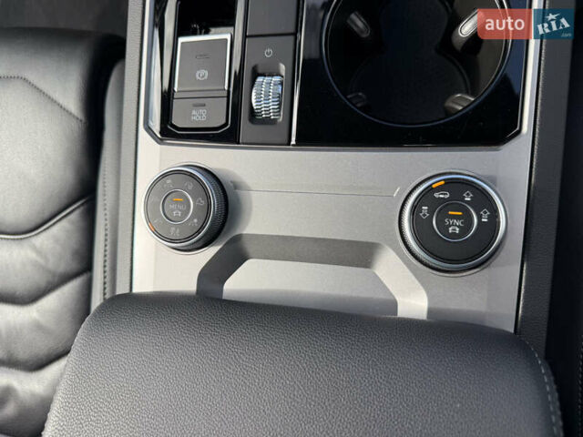 Серый Фольксваген Туарег, объемом двигателя 2.97 л и пробегом 118 тыс. км за 57900 $, фото 52 на Automoto.ua