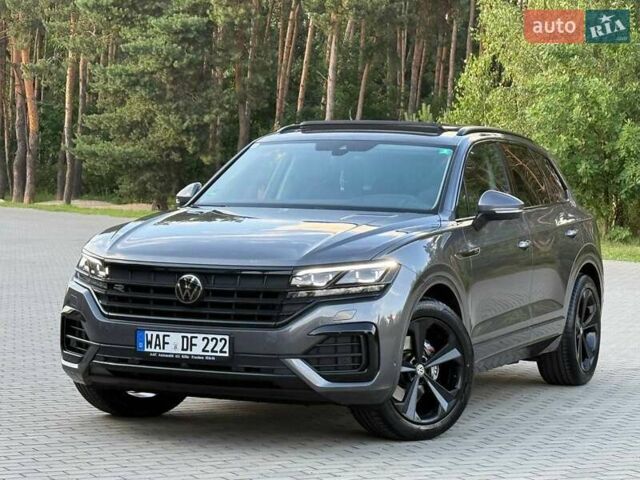 Серый Фольксваген Туарег, объемом двигателя 2.97 л и пробегом 156 тыс. км за 55300 $, фото 2 на Automoto.ua