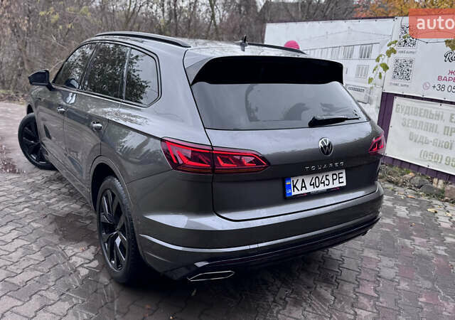 Серый Фольксваген Туарег, объемом двигателя 2.97 л и пробегом 172 тыс. км за 65000 $, фото 3 на Automoto.ua