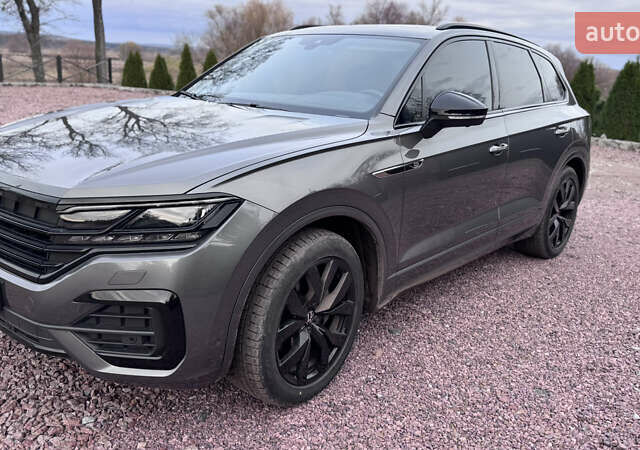 Серый Фольксваген Туарег, объемом двигателя 2.97 л и пробегом 172 тыс. км за 65000 $, фото 32 на Automoto.ua