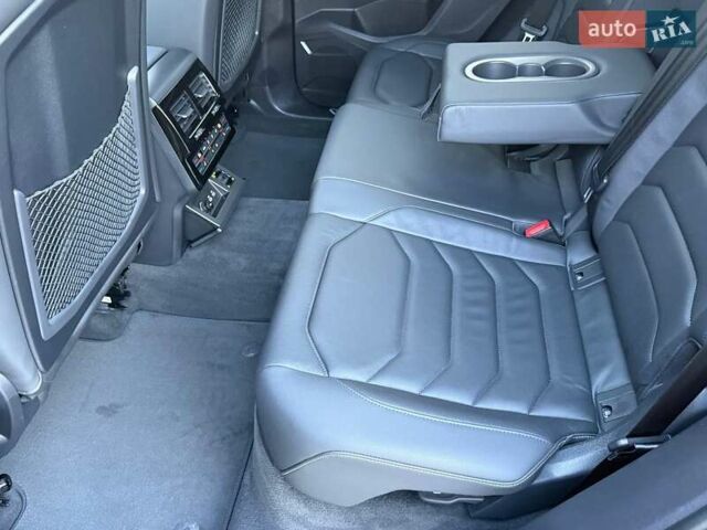 Серый Фольксваген Туарег, объемом двигателя 2.97 л и пробегом 156 тыс. км за 55300 $, фото 60 на Automoto.ua