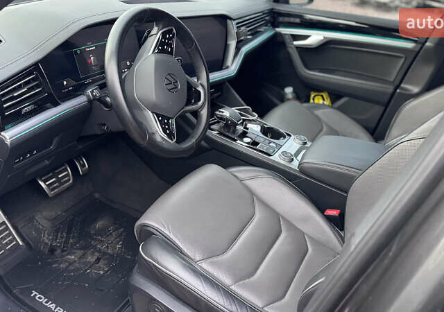 Серый Фольксваген Туарег, объемом двигателя 2.97 л и пробегом 172 тыс. км за 65000 $, фото 35 на Automoto.ua