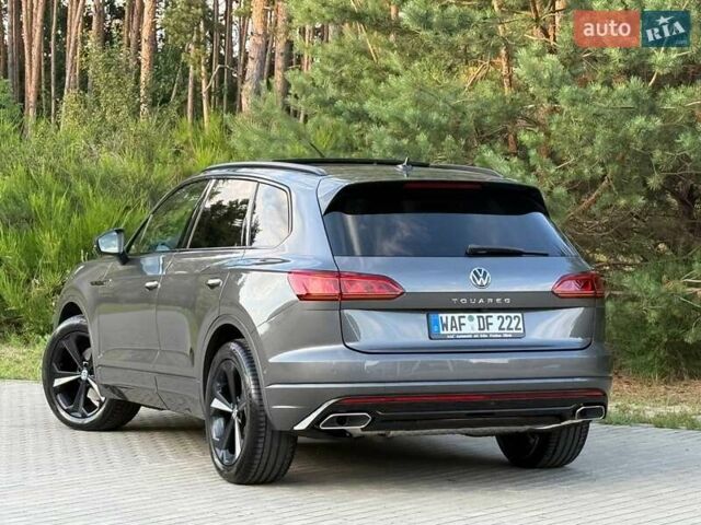 Серый Фольксваген Туарег, объемом двигателя 2.97 л и пробегом 156 тыс. км за 55300 $, фото 73 на Automoto.ua
