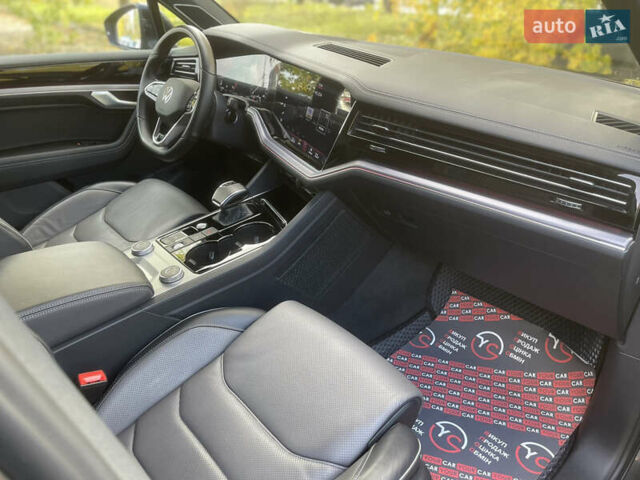 Серый Фольксваген Туарег, объемом двигателя 3 л и пробегом 97 тыс. км за 59400 $, фото 33 на Automoto.ua