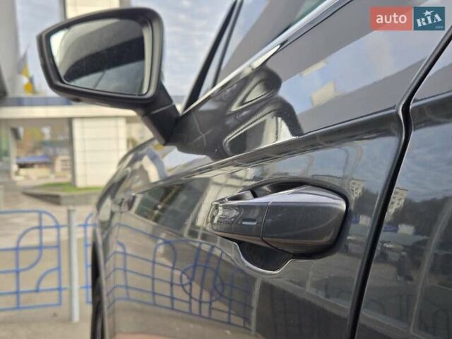 Серый Фольксваген Туарег, объемом двигателя 3 л и пробегом 137 тыс. км за 56900 $, фото 28 на Automoto.ua