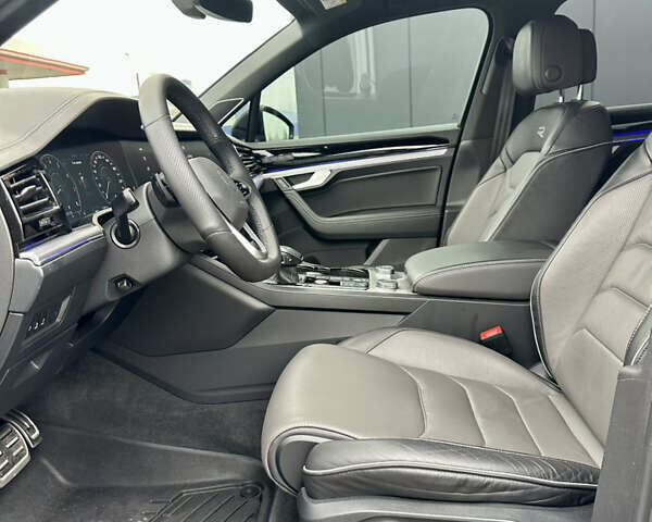 Серый Фольксваген Туарег, объемом двигателя 2.99 л и пробегом 135 тыс. км за 57000 $, фото 13 на Automoto.ua