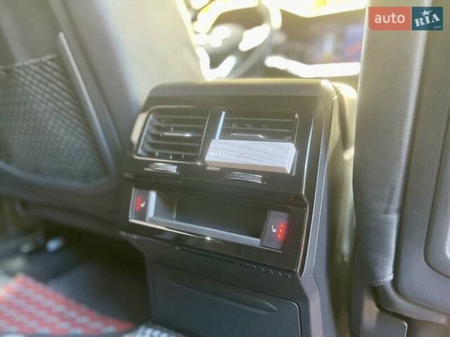 Серый Фольксваген Туарег, объемом двигателя 3 л и пробегом 97 тыс. км за 58999 $, фото 45 на Automoto.ua