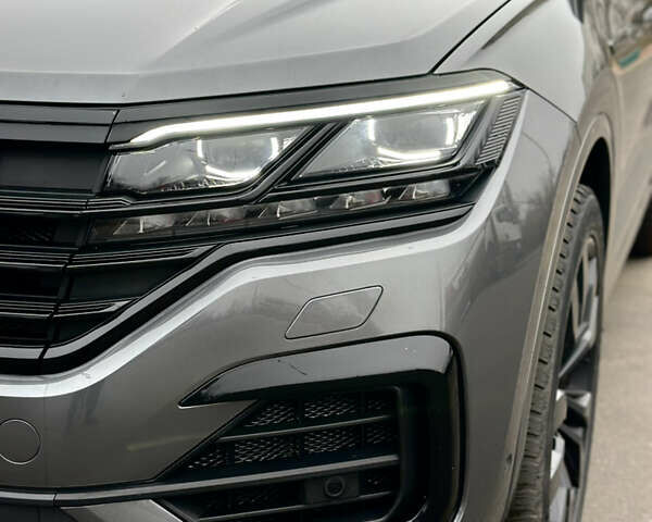 Серый Фольксваген Туарег, объемом двигателя 2.99 л и пробегом 135 тыс. км за 57000 $, фото 8 на Automoto.ua