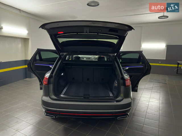 Серый Фольксваген Туарег, объемом двигателя 3 л и пробегом 141 тыс. км за 57999 $, фото 46 на Automoto.ua