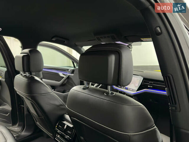 Серый Фольксваген Туарег, объемом двигателя 3 л и пробегом 141 тыс. км за 57999 $, фото 57 на Automoto.ua