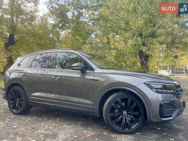 Серый Фольксваген Туарег, объемом двигателя 3 л и пробегом 97 тыс. км за 58999 $, фото 17 на Automoto.ua