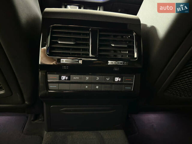 Серый Фольксваген Туарег, объемом двигателя 3 л и пробегом 141 тыс. км за 57999 $, фото 80 на Automoto.ua