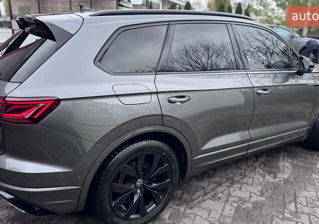 Серый Фольксваген Туарег, объемом двигателя 2.97 л и пробегом 172 тыс. км за 65000 $, фото 4 на Automoto.ua