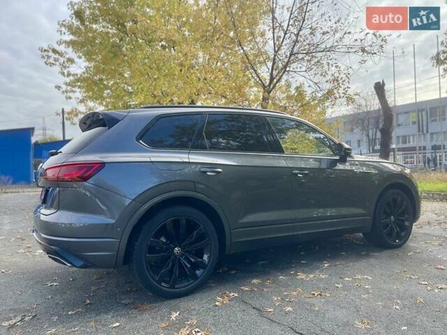 Серый Фольксваген Туарег, объемом двигателя 3 л и пробегом 97 тыс. км за 58999 $, фото 26 на Automoto.ua