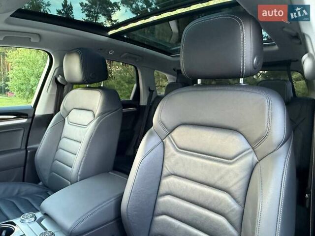 Серый Фольксваген Туарег, объемом двигателя 2.97 л и пробегом 156 тыс. км за 55300 $, фото 57 на Automoto.ua