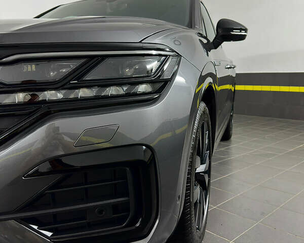 Серый Фольксваген Туарег, объемом двигателя 3 л и пробегом 141 тыс. км за 58999 $, фото 25 на Automoto.ua