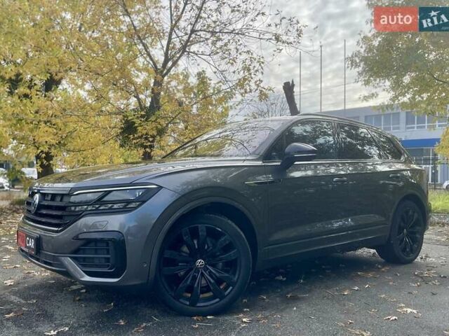 Серый Фольксваген Туарег, объемом двигателя 3 л и пробегом 97 тыс. км за 58999 $, фото 9 на Automoto.ua
