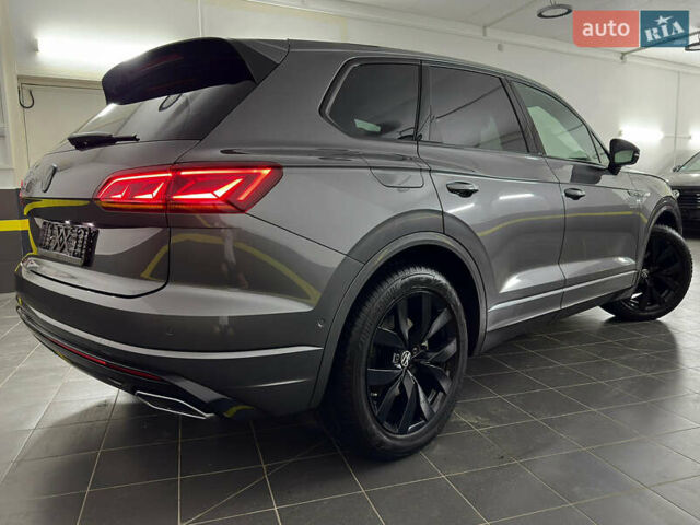 Серый Фольксваген Туарег, объемом двигателя 3 л и пробегом 141 тыс. км за 57999 $, фото 6 на Automoto.ua