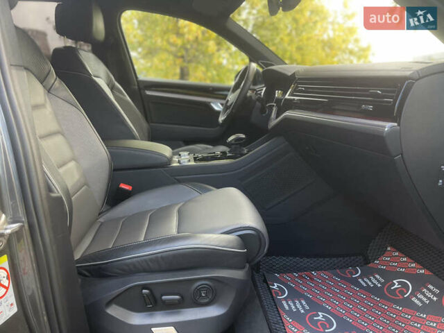 Серый Фольксваген Туарег, объемом двигателя 3 л и пробегом 97 тыс. км за 59400 $, фото 34 на Automoto.ua