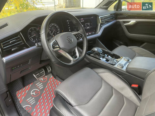 Серый Фольксваген Туарег, объемом двигателя 3 л и пробегом 97 тыс. км за 59400 $, фото 29 на Automoto.ua