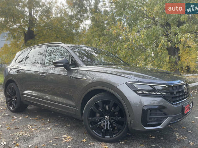 Серый Фольксваген Туарег, объемом двигателя 3 л и пробегом 97 тыс. км за 59400 $, фото 13 на Automoto.ua