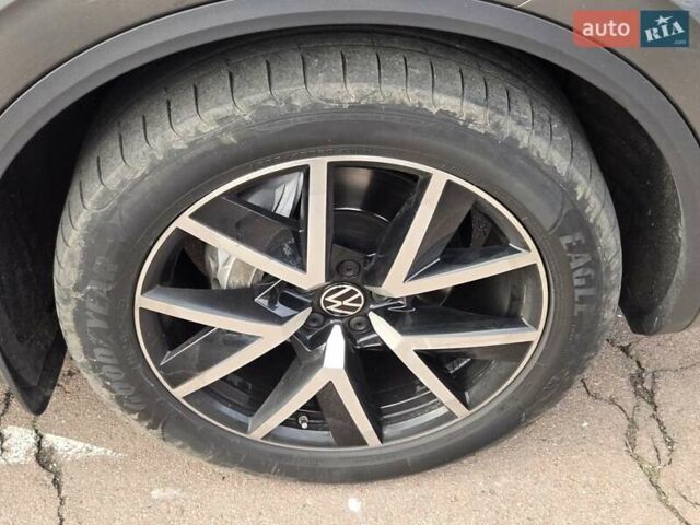 Серый Фольксваген Туарег, объемом двигателя 3 л и пробегом 137 тыс. км за 56900 $, фото 18 на Automoto.ua