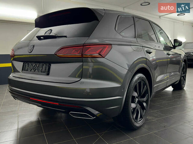 Серый Фольксваген Туарег, объемом двигателя 3 л и пробегом 141 тыс. км за 58999 $, фото 21 на Automoto.ua