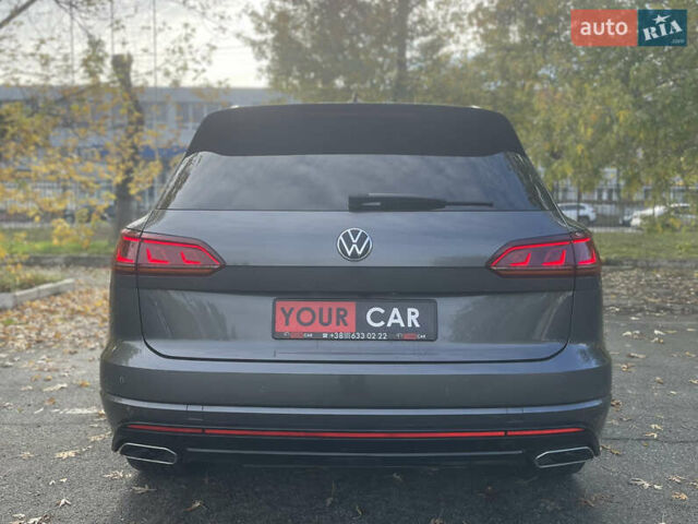 Серый Фольксваген Туарег, объемом двигателя 3 л и пробегом 97 тыс. км за 59400 $, фото 22 на Automoto.ua