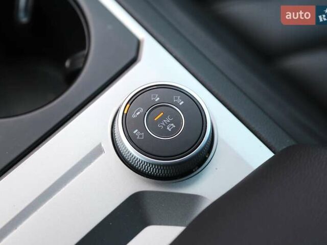 Серый Фольксваген Туарег, объемом двигателя 2.97 л и пробегом 50 тыс. км за 60500 $, фото 25 на Automoto.ua