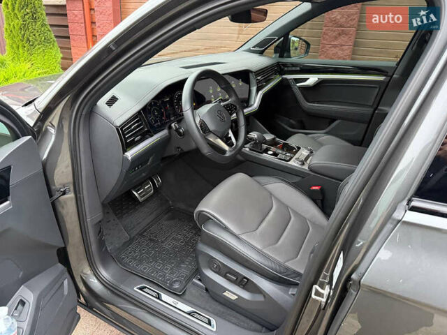 Серый Фольксваген Туарег, объемом двигателя 2.97 л и пробегом 43 тыс. км за 76900 $, фото 19 на Automoto.ua