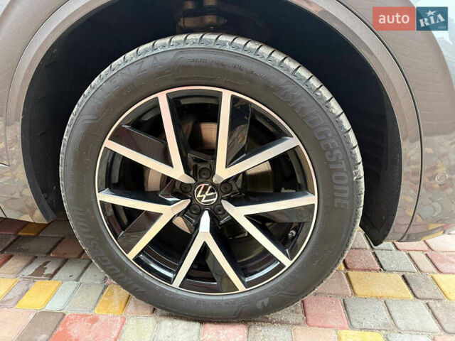 Серый Фольксваген Туарег, объемом двигателя 2.97 л и пробегом 43 тыс. км за 76900 $, фото 33 на Automoto.ua