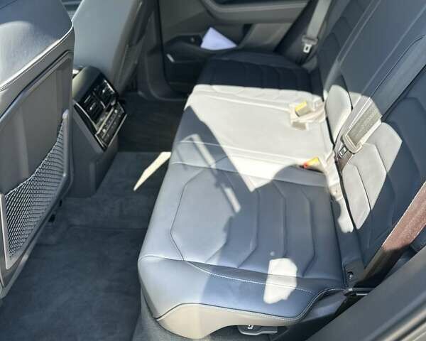 Серый Фольксваген Туарег, объемом двигателя 2.99 л и пробегом 13 тыс. км за 82000 $, фото 24 на Automoto.ua