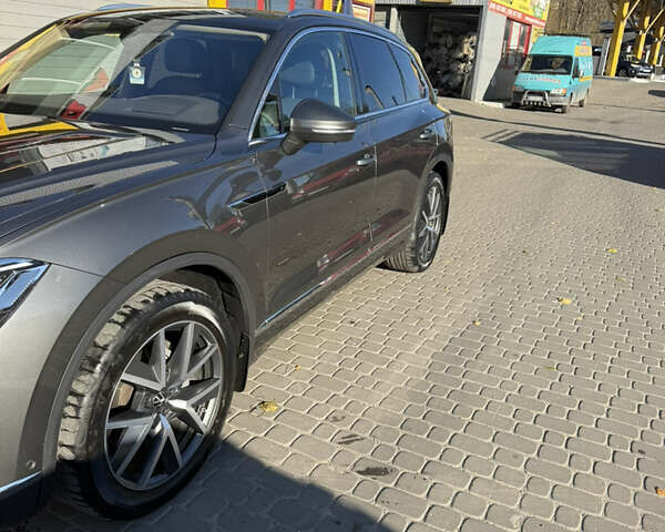 Сірий Фольксваген Туарег, об'ємом двигуна 2.97 л та пробігом 66 тис. км за 66800 $, фото 6 на Automoto.ua