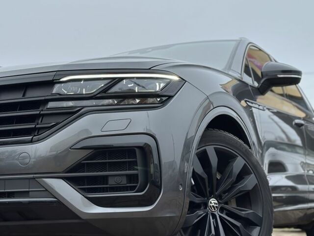 Сірий Фольксваген Туарег, об'ємом двигуна 3 л та пробігом 135 тис. км за 57500 $, фото 4 на Automoto.ua