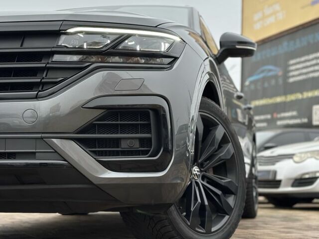 Сірий Фольксваген Туарег, об'ємом двигуна 3 л та пробігом 135 тис. км за 57500 $, фото 5 на Automoto.ua