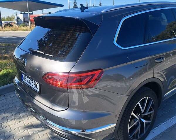 Серый Фольксваген Туарег, объемом двигателя 2.97 л и пробегом 81 тыс. км за 67500 $, фото 5 на Automoto.ua