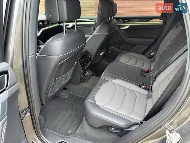 Серый Фольксваген Туарег, объемом двигателя 2.97 л и пробегом 43 тыс. км за 76900 $, фото 21 на Automoto.ua