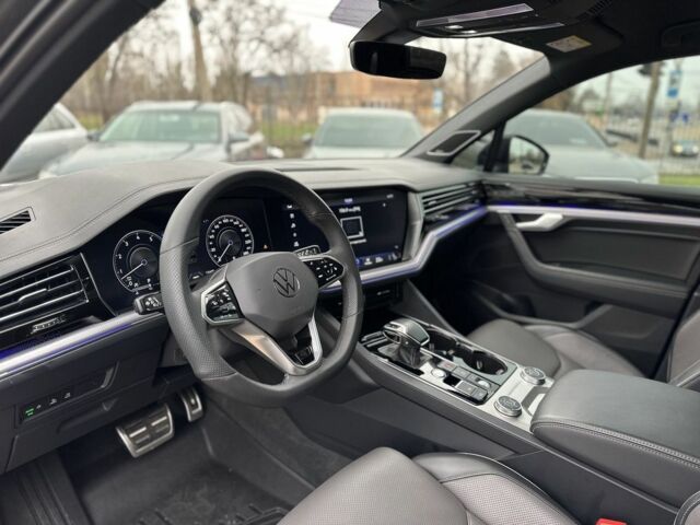 Сірий Фольксваген Туарег, об'ємом двигуна 3 л та пробігом 135 тис. км за 57500 $, фото 15 на Automoto.ua