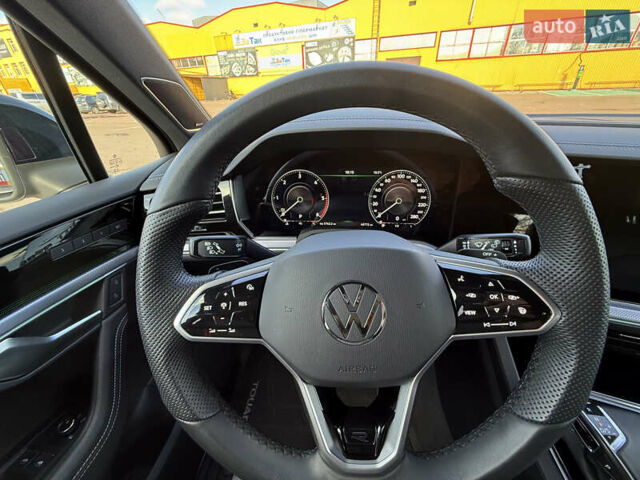 Серый Фольксваген Туарег, объемом двигателя 2.97 л и пробегом 45 тыс. км за 77575 $, фото 13 на Automoto.ua