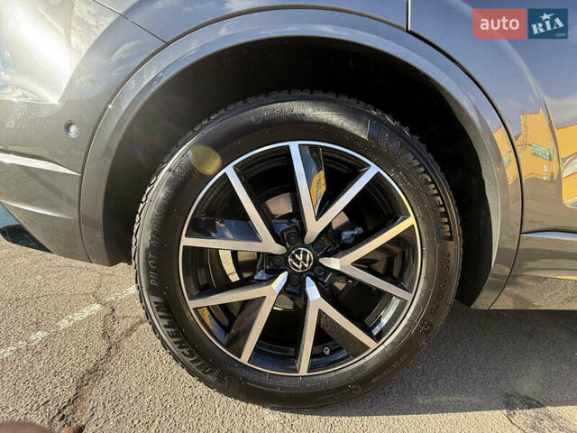 Серый Фольксваген Туарег, объемом двигателя 2.97 л и пробегом 45 тыс. км за 77575 $, фото 12 на Automoto.ua