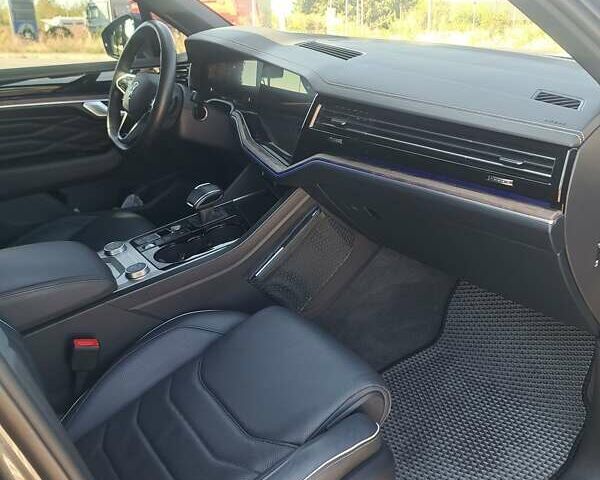 Серый Фольксваген Туарег, объемом двигателя 2.97 л и пробегом 81 тыс. км за 67500 $, фото 15 на Automoto.ua