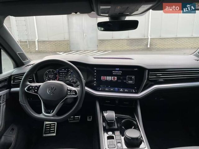 Сірий Фольксваген Туарег, об'ємом двигуна 2.97 л та пробігом 41 тис. км за 71990 $, фото 22 на Automoto.ua